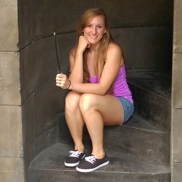 Meet your Posher, Amy - Picture 1 of 1